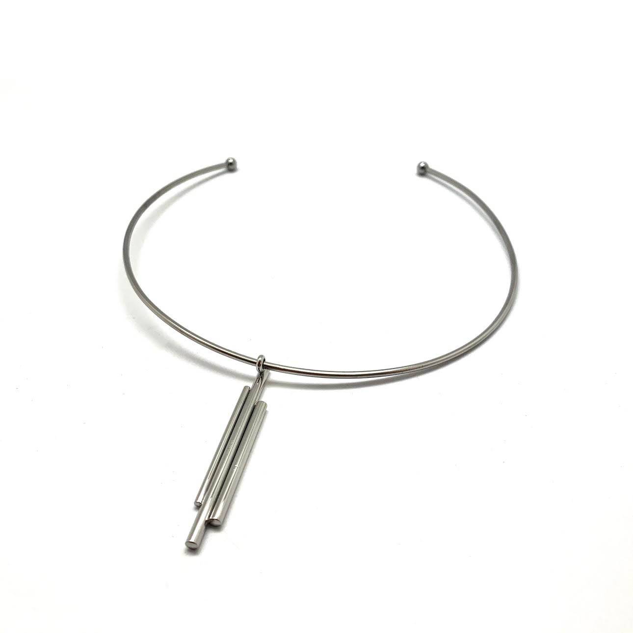 Minimalist choker necklace with linear pendant in steel