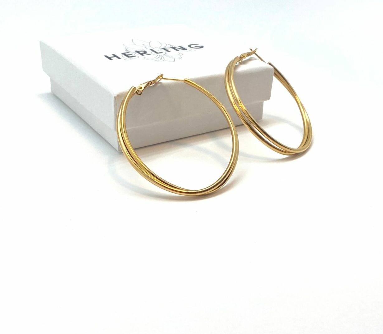 Aura classic hoop earrings in luxurious gold finish
