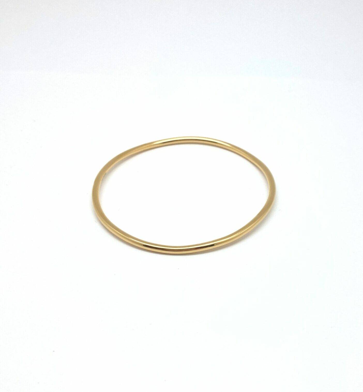 Minimalist gold wave bangle with contemporary design