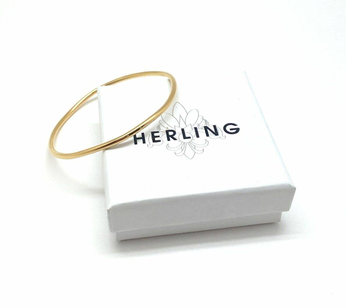 Minimalist gold wave bangle with contemporary design