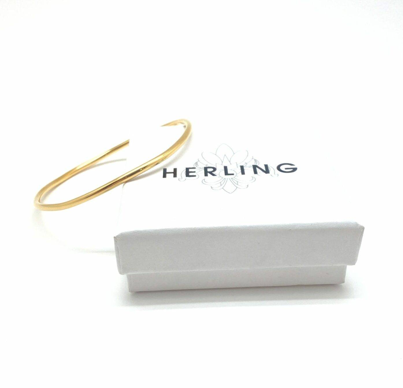 Minimalist gold wave bangle with contemporary design