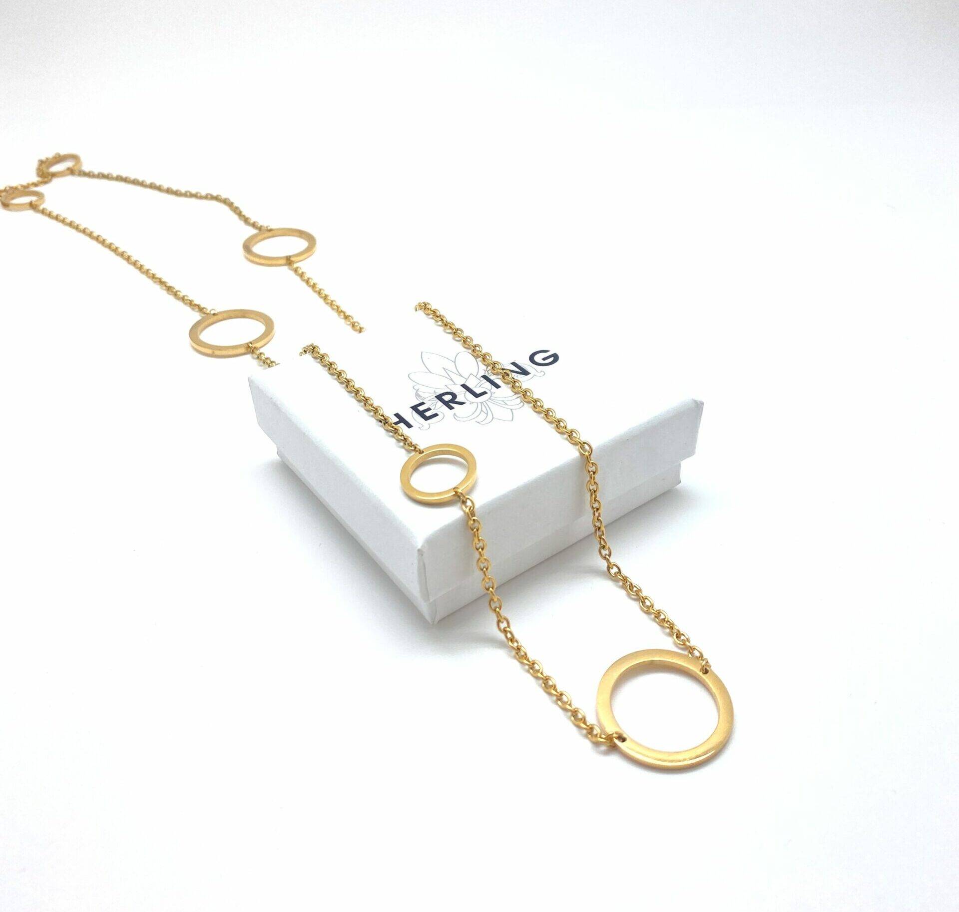 Geometric circle chain necklace in gold finish