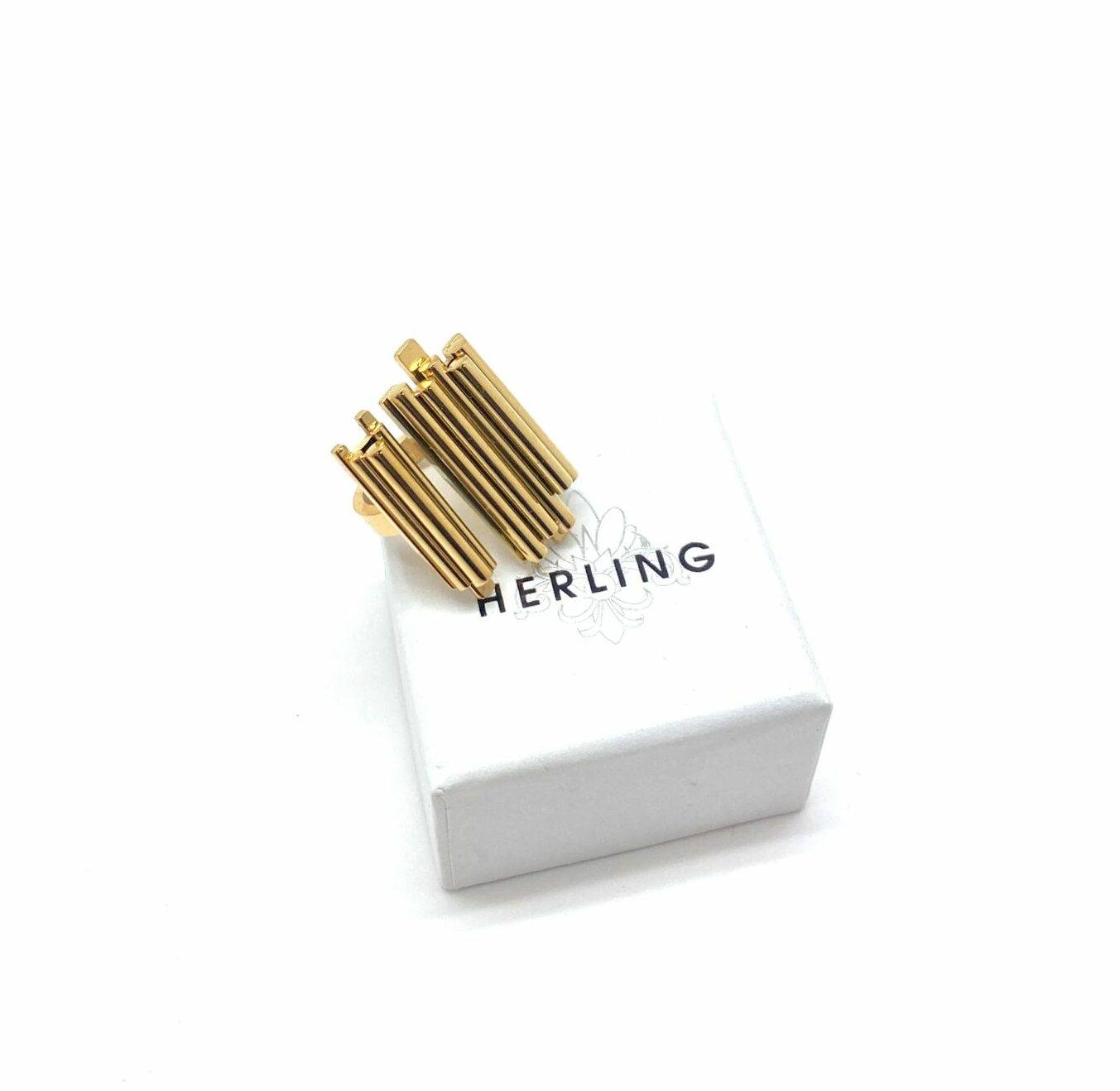 Minimalist adjustable ring in gold-plated finish