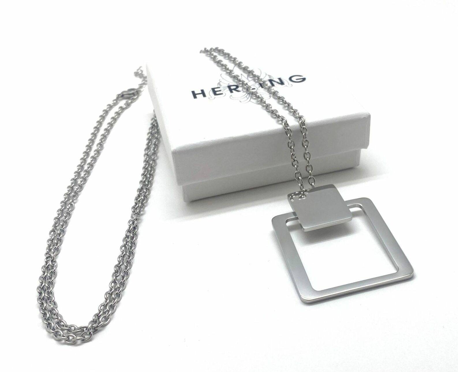 Square pendant necklace in polished steel