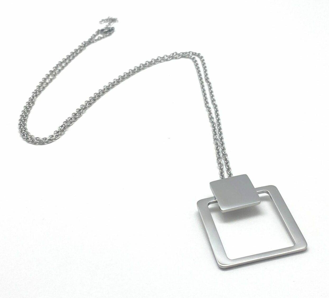 Square pendant necklace in polished steel